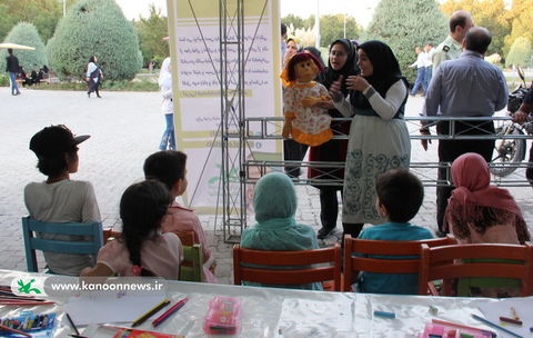 غرفه پویش فصل گرم کتاب در پارک لاله / عکس از ریحانه غلام حسین نژاد