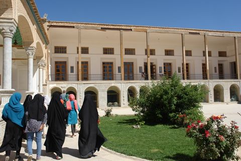 بازدید اعضای کتابخانه سیار روستایی یان چشمه از کانون پرورش فکری بن و قلعه چالشتر 