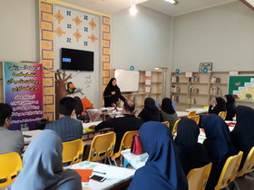 کارگاه آموزشی «انتخاب قصه و پرداخت مناسب آن برای قصه گویی» در کرمانشاه برگزار شد