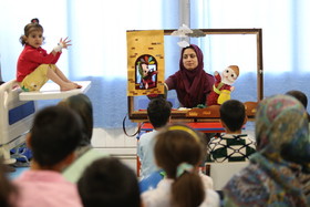 اجرای نمایش عروسکی برای کودکان بستری در بیمارستان‌ها