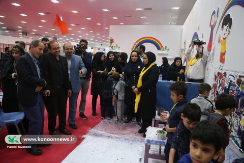بازدید مدیرعامل کانون از نمایشگاه هفته ملی کودک تهران