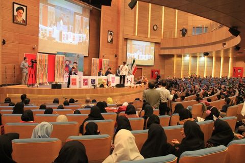 اجرای برنامه‌های شاد و متنوع به مناسبت «روز جهانی کودک» در تالار شهر مشهد