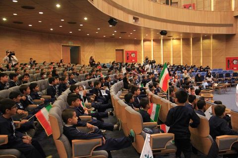 اجرای برنامه‌های شاد و متنوع به مناسبت «روز جهانی کودک» در تالار شهر مشهد