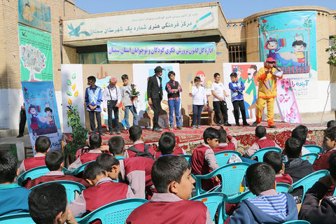 تجمع بیش از 600 کودک سمنانی در پارک ملت همزمان با روز جهانی کودک به روایت تصویر