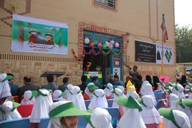 نواختن زنگ روز جهانی کودک در مدارس استان مرکزی
