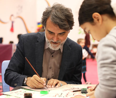 بازدید مسوولان و هنرمندان از نمایشگاه هفته ملی کودک