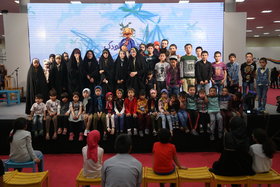 حضور فرزندان شهدای مدافع حرم در هفته ملی کودک