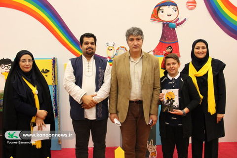 بازدید هنرمندان عرصه سینما و تلویزیون از نمایشگاه هفته ملی کودک/ عکس از یونس بنامولایی