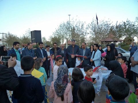 اولین جشنواره‌ی بادباد‌ک‌ها در شهرتفت یزد برگزارشد