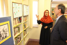 بازدید مدیر کل کانون تهران از نمایشگاه آثار اعضای مرکز فراگیر شماره ۲۴