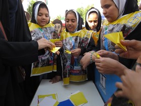 گزارش تصویری فعالیت مراکز فرهنگی هنری لارستان و قیروکارزین در راه پیمایی 13 آبان
