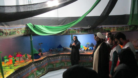 بازدیدکارکنان جمعیت هلال احمراستان وامدادگران از نمایشگاه اجرایی و روایتی«خورشید بر نیزه»