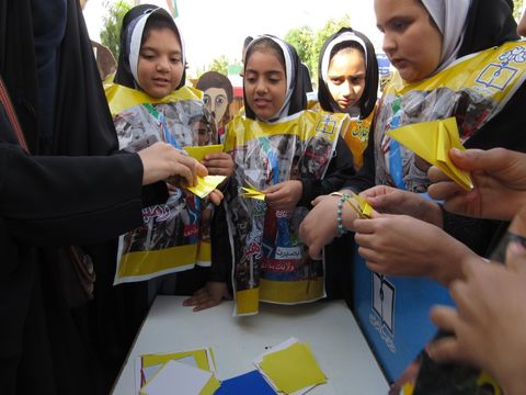 فعالیت مراکز لارستان و قیروکارزین در راهپیمایی 13 آبان