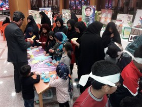 گزارش تصویری از نمایشگاه آثار اعضای کودک و نوجوان کانون پرورش فکری استان سمنان در همایش مجاهدان در غربت