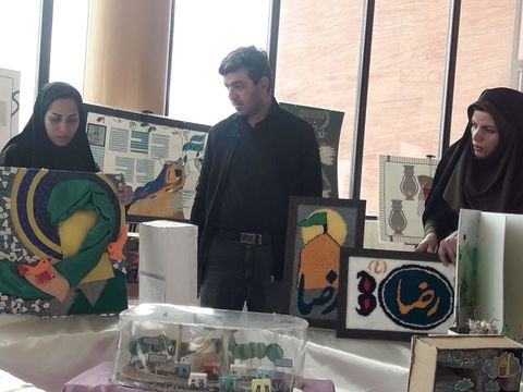 گزارش تصویری از نمایشگاه آثار اعضای کودک و نوجوان کانون پرورش فکری در همایش مجاهدان در غربت