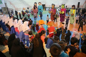 خانه کتاب و اهدای بیش از هزار عنوان کتاب به کودکان زلزله‌زده کرمانشاه