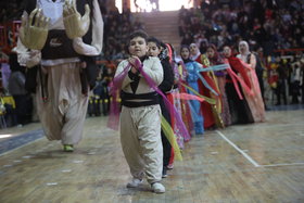 حرکت‌های نمایشی عروسک‌های ایران شادی‌بخش کودکان کرمانشاهی