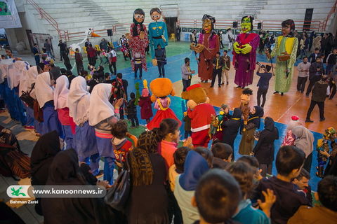 شادپیمایی عروسک‌ها در شهرهای زلزله‌زده استان کرمانشاه