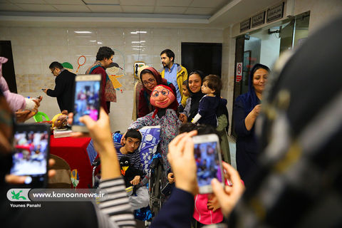 اجرای نمایش‌ «مهمان‌های ناخوانده» در بیمارستان مفید تهران