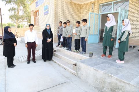 بازدید مدیرکل کانون استان از دانش آموزان مدرسه چندپایه نصر(روستای تنگ خوش شهرستان دیر)