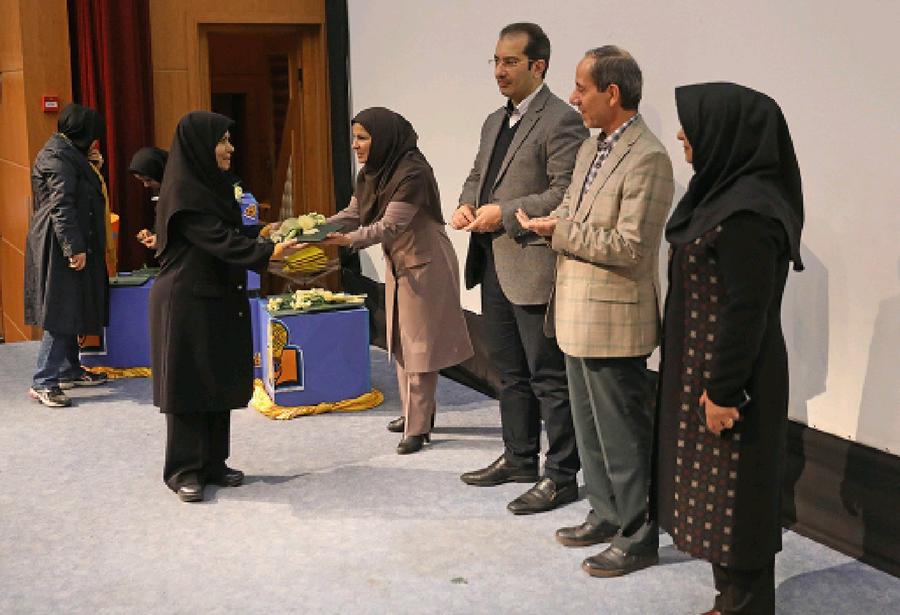 تجلیل از فرزانه عطار صحراگرد، کارشناس آموزش و پژوهش کانون البرز