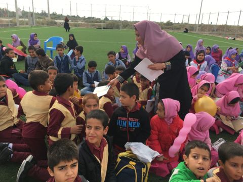  اهدا کتاب به کودکان روستای چاه تلخ جنوبی(کانون بوشهر)