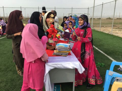  اهدا کتاب به کودکان روستای چاه تلخ جنوبی(کانون بوشهر)
