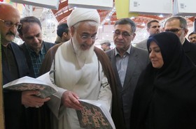 بازدید استاندار و نماینده ولی فقیه استان قزوین از غرفه کانون در نمایشگاه کتاب