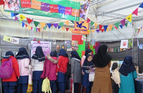 گزارش تصویری حضور پراستقبال کانون قزوین در سیزدهمین نمایشگاه کتاب استان 