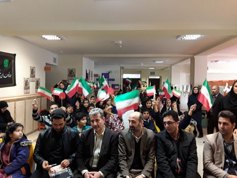 صبح خاطره "خاطرات سبز، روزهای سرخ" به مناسبت چهلمین سالگرد پیروزی انقلاب اسلامی در مرکز شماره ۱۳ کانون کرمانشاه