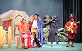 گزارش تصویری از اجرای فجرانه نمایش «رینارد روباهه» در کانون استان قزوین