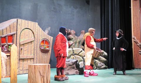 گزارش تصویری از اجرای فجرانه نمایش «رینارد روباهه» در کانون استان قزوین