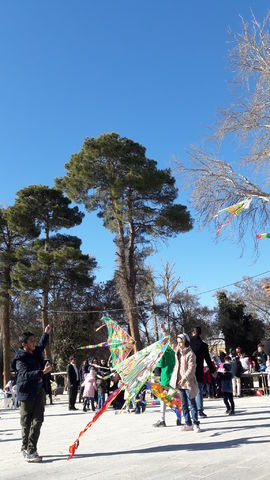 ویژه برنامه «پروازبادبادک ها»و«مسابقه نقاشی» درمحوطه باغ گلستان قلعه فلک الافلاک خرم آباد