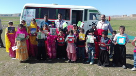 جشن کودکانه‌های انقلاب کتابخانه سیار کانون خوزستان در حیات آباد هارکله