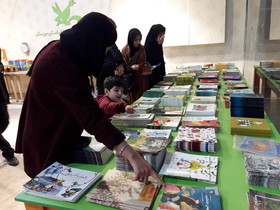 استقبال از غرفه کانون پرورش فکری در سیزدهمین نمایشگاه کتاب خوزستان