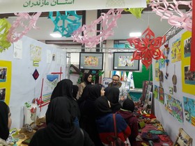 استقبال مخاطبان از غرفه کانون در نمایشگاه دستاورد های انقلاب مازندران 
