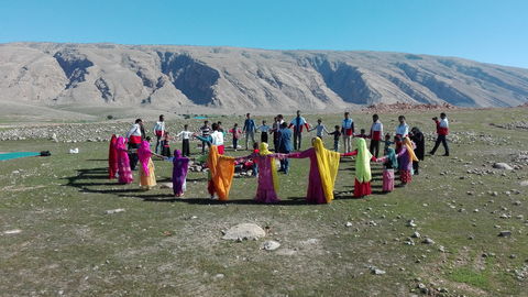 جشن کودکانه‌های انقلاب کتابخانه سیار کانون خوزستان در حیات آباد هارکله