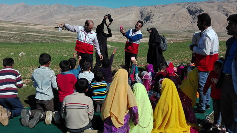 جشن کودکانه‌های انقلاب کتابخانه سیار کانون خوزستان در حیات آباد هارکله