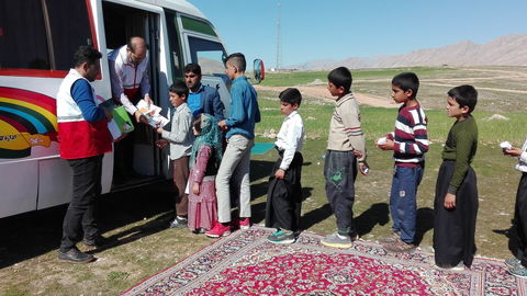 جشن کودکانه‌های انقلاب کتابخانه سیار کانون خوزستان در حیات آباد هارکله