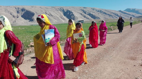 جشن کودکانه‌های انقلاب کتابخانه سیار کانون خوزستان در حیات آباد هارکله