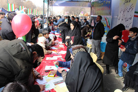 برپایی کارگاه‌های هنری و ادبی کانون در مسیر راهپیمایی ۲۲ بهمن