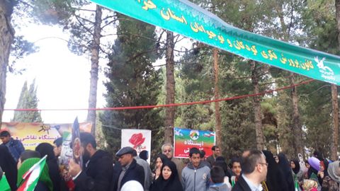 ایستگاه نقاشی و کاردستی کانون خراسان جنوبی در حاشیه مراسم راهپیمایی 22 بهمن