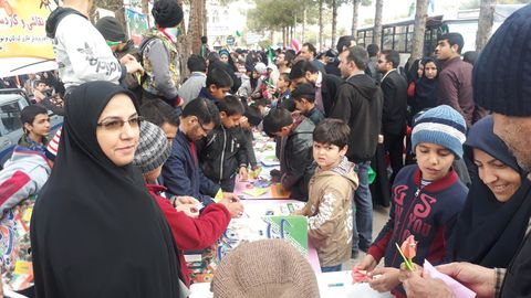 ایستگاه نقاشی و کاردستی کانون خراسان جنوبی در حاشیه مراسم راهپیمایی 22 بهمن
