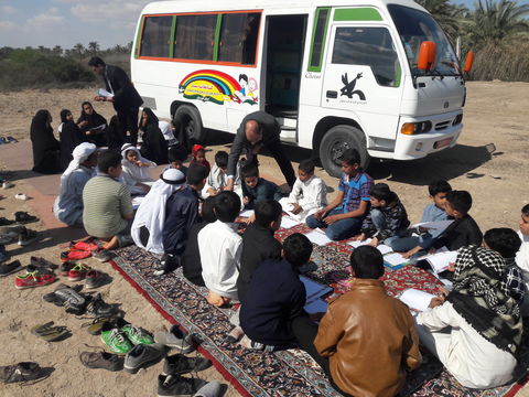 سفر کتابخانه‌های سیار کانون خوزستان به روستای ابوعقاب از توابع منیوحی