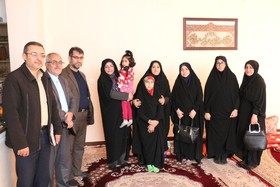 مدیر کل کانون فارس با همسر و دو دختر شهید ارتشی دیدار کرد