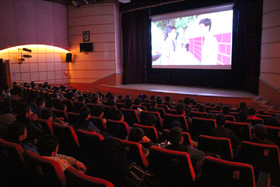 استقبال پرشور کودکان و نوجوانان مازندرانی از اکران فیلم سینمایی ضربه‌فنی در سینماکانون ساری