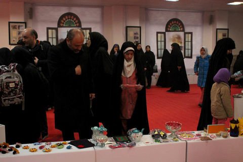 افتتاحیه نمایشگاه دست‌آفرینه کانون استان قم