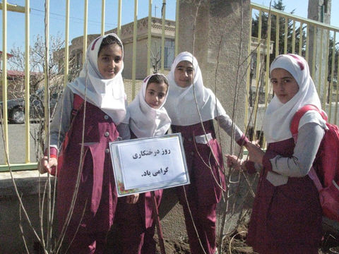 حضور اعضا و کارکنان کانون استان اردبیل در مراسم روز درختکاری