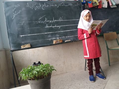 اجرای طرح هر کودک یک نهال در روستاهای تحت پوشش کتاب‌خانه سیار روستایی زیرکوه