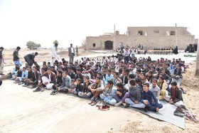 طرح امداد فرهنگی 《پیک امید》 در روستاهای سیستان و بلوچستان در حال برگزاری است